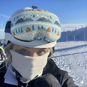 Tervezd meg saját egyedi sí-szemüveg tokodat logóval!